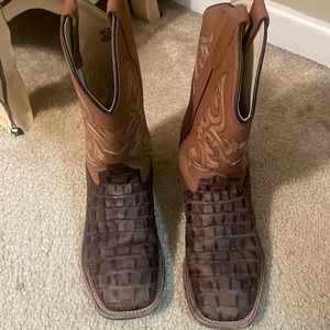 Men’s old West cowboy boots